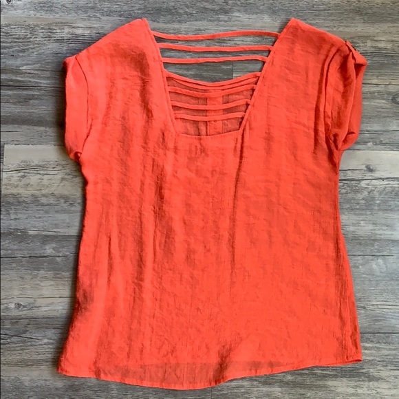 Women's Edge Cap Sleeve Top With Buttons And Cutout Design Medium - Picture 6 of 7